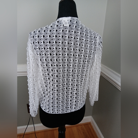 Tie front cover up - Picture 3 of 4